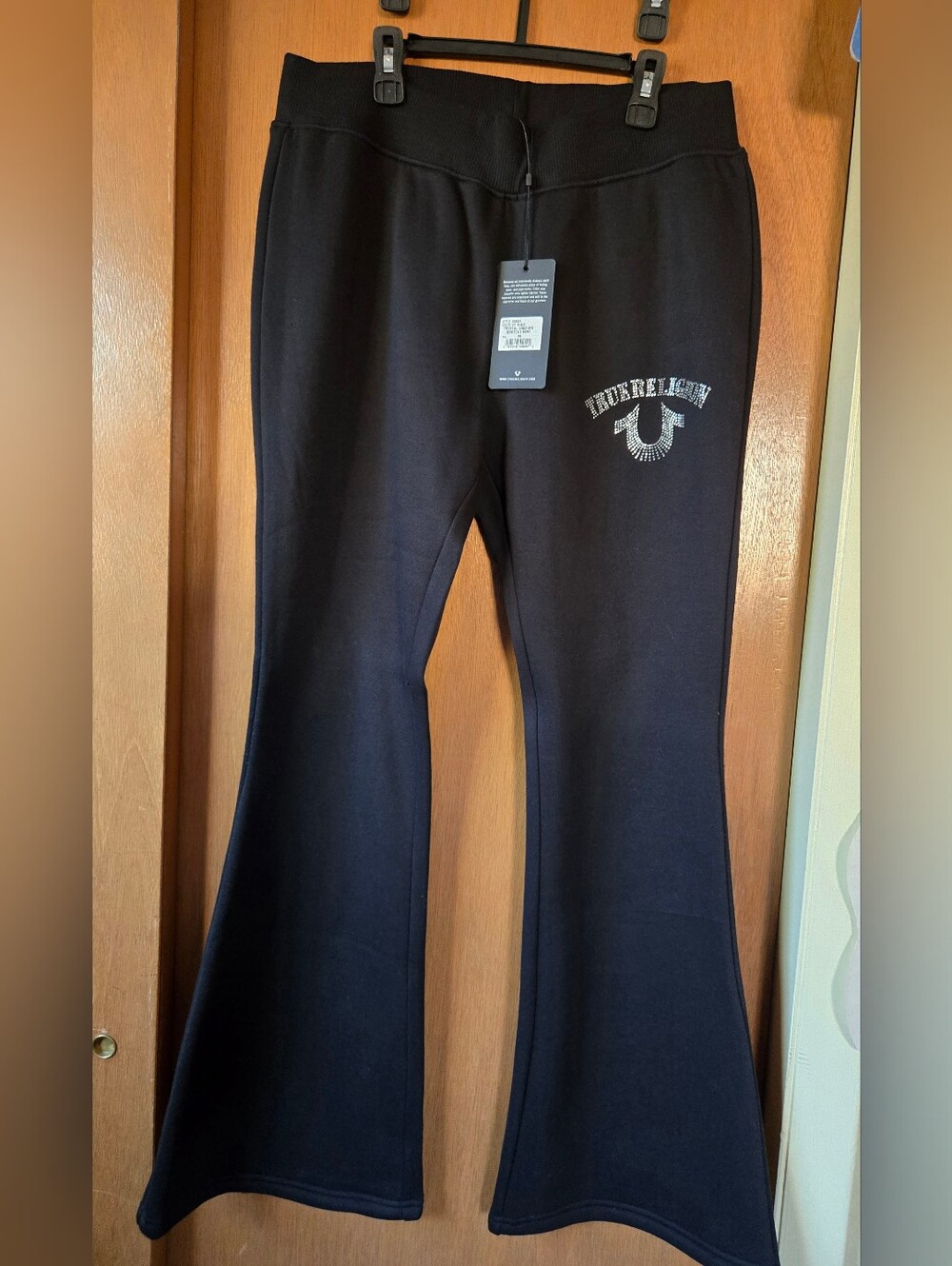 NWT True Religion Women's Black BOotcut pants with Crystal Logo Size M